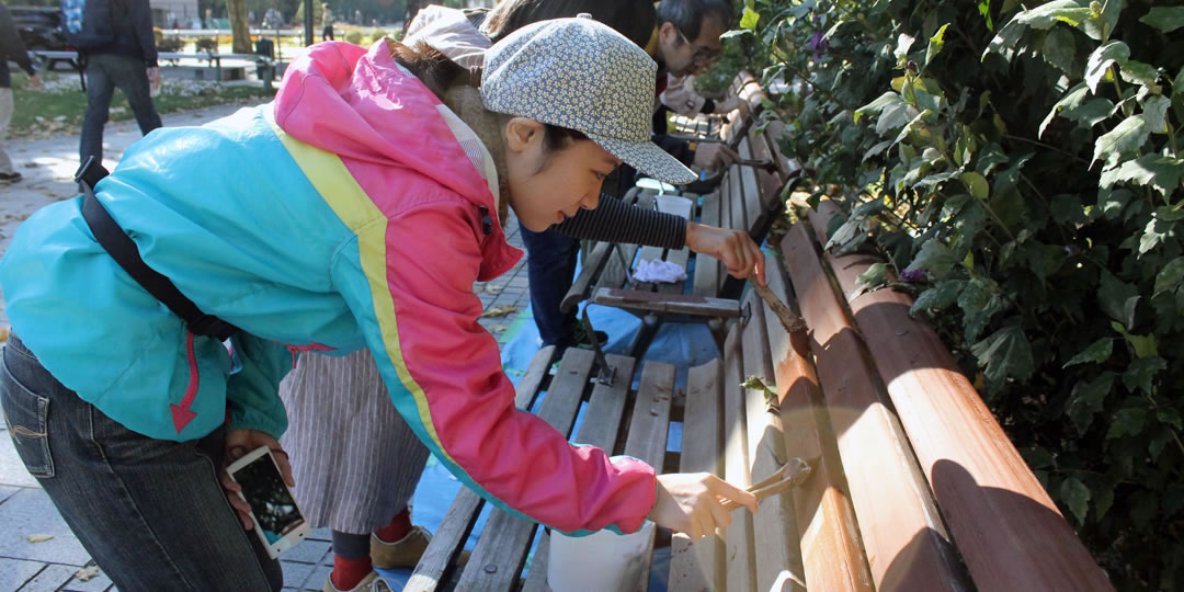 大通公園の肌荒れベンチたちを塗り替えたい！